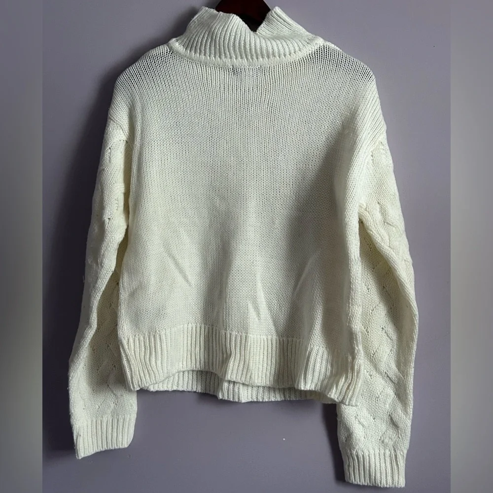 Joe Boxer White Cable Knit Mock Neck Sweater Size Large
